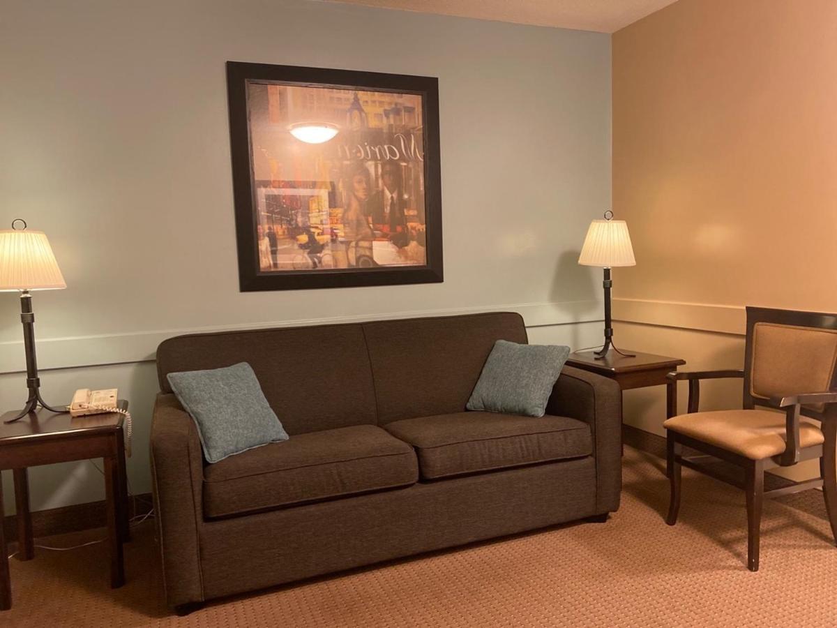 Super 8 By Wyndham South