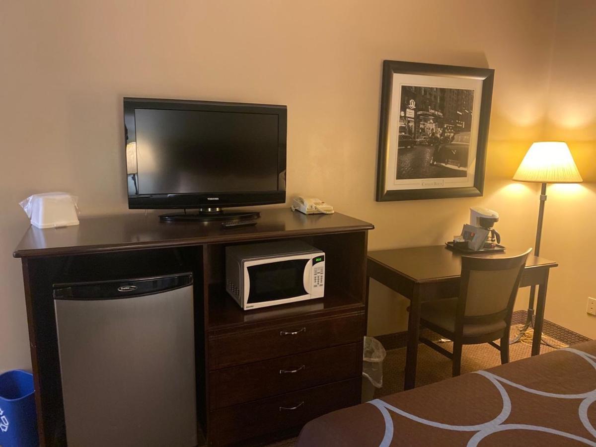 Super 8 By Wyndham South
