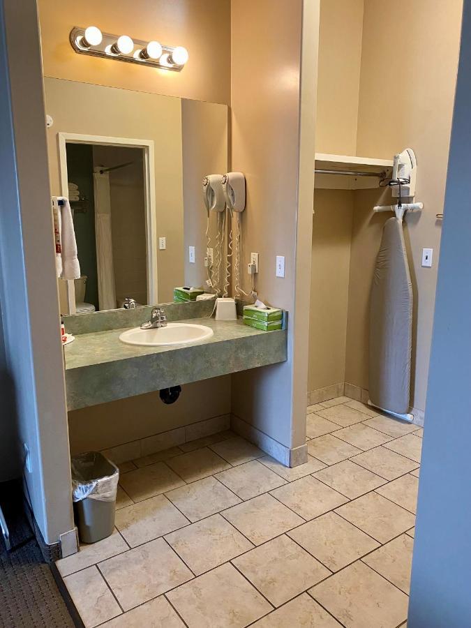 Hotel Super 8 By Wyndham South Edmonton