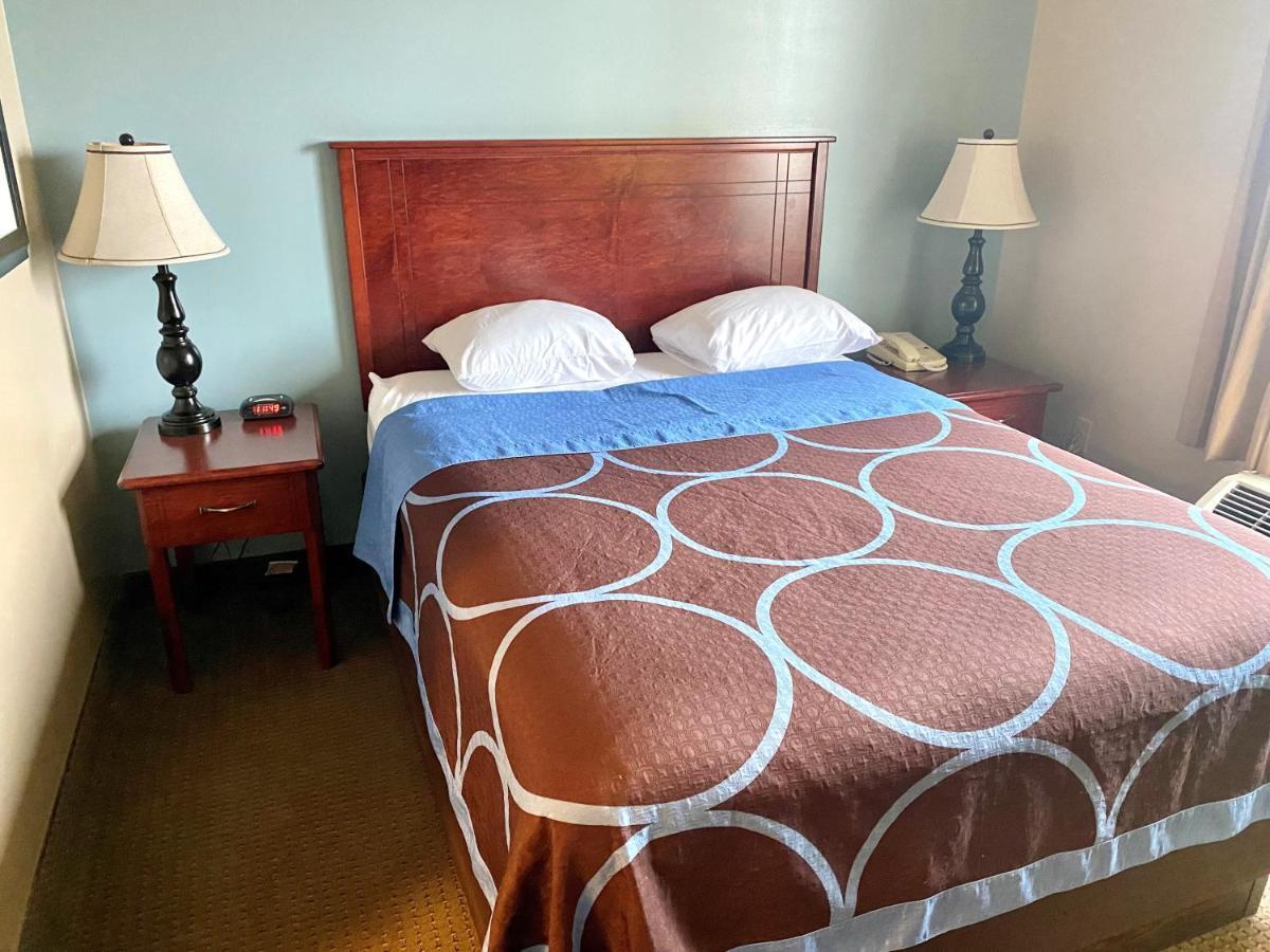 Super 8 By Wyndham South 2*