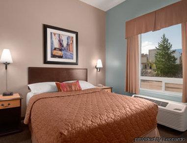 Hotel Super 8 By Wyndham South 2*