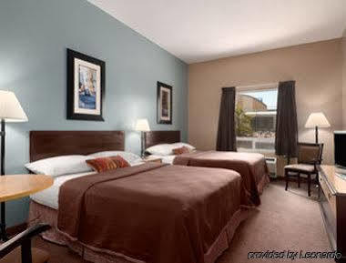 Super 8 By Wyndham South 2*